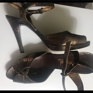 Gunmetal brand ladies heel size 8 bronze snake